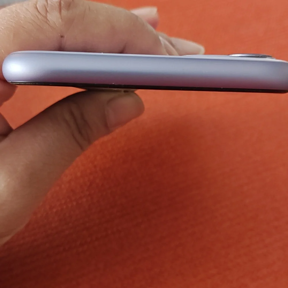 Apple iPhone 11 in Soft Purple
